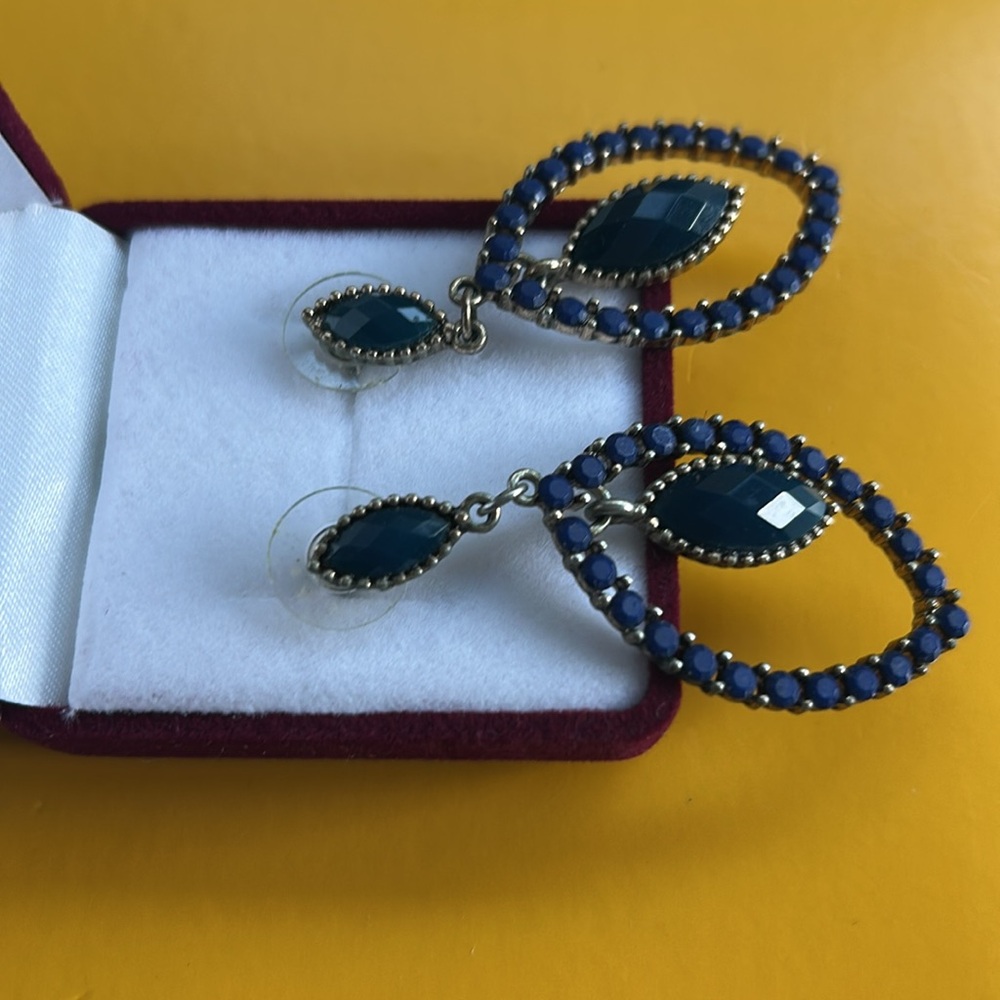 Earrings - Picture 4 of 4